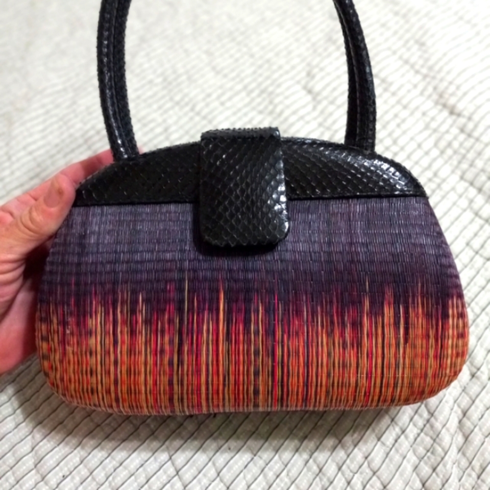 BAHAY BAG Chic Black and Multicolor Clutch